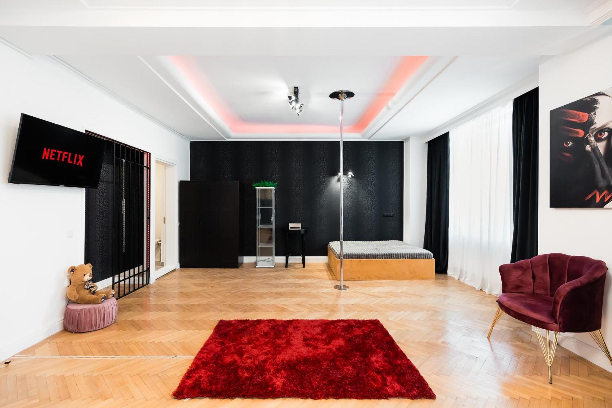 Central Studios In Piata Romana Bukarest Kültér fotó