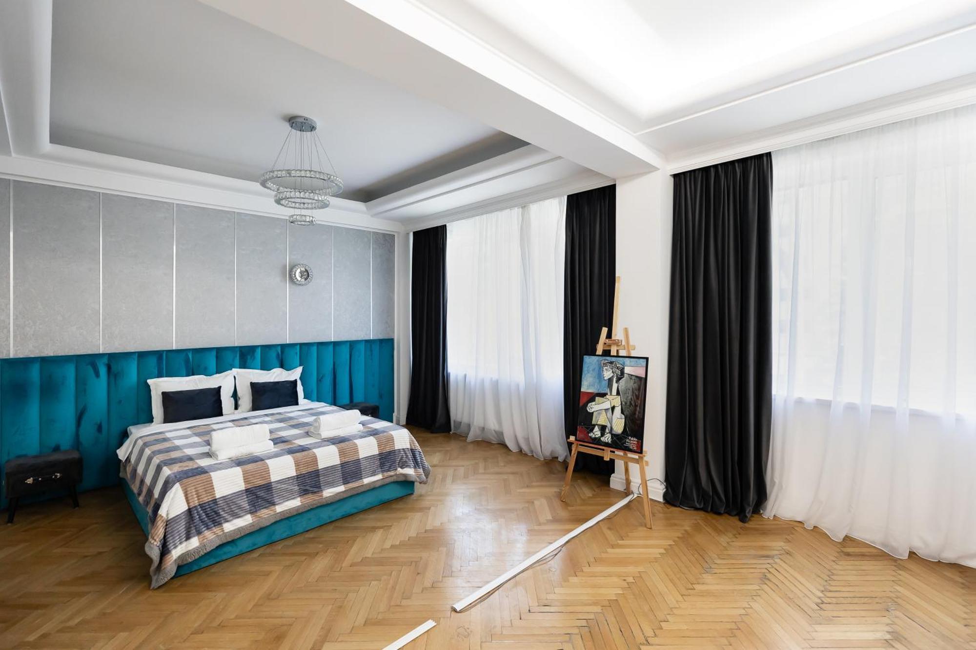 Central Studios In Piata Romana Bukarest Kültér fotó