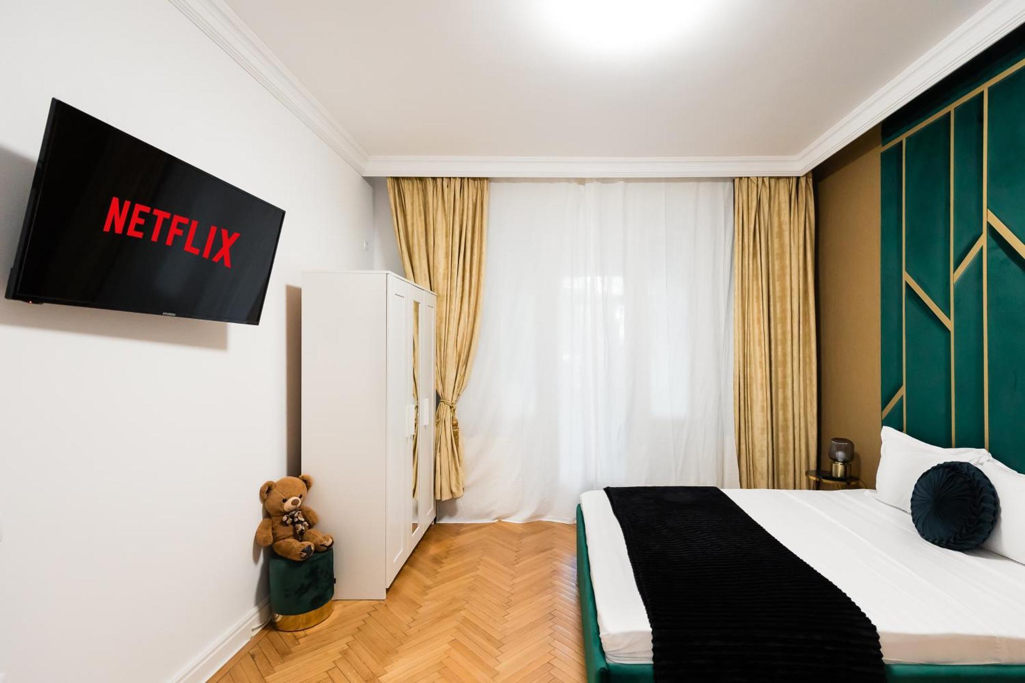 Central Studios In Piata Romana Bukarest Kültér fotó