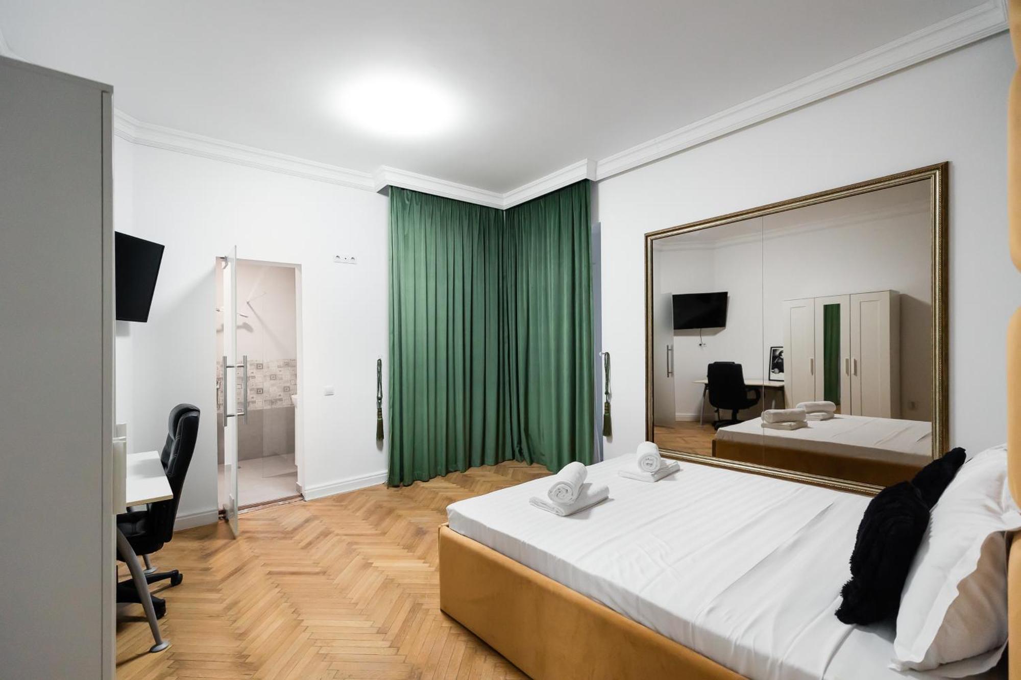 Central Studios In Piata Romana Bukarest Kültér fotó